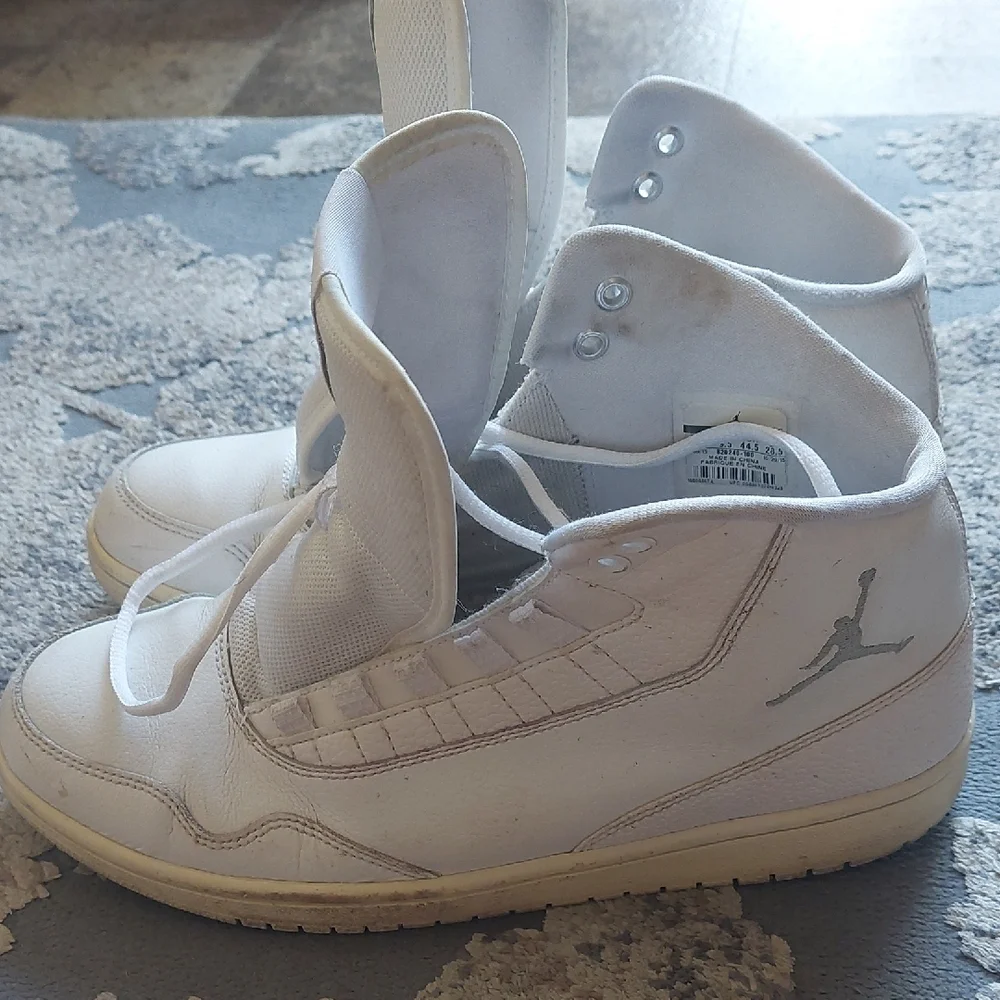 Jordan White Athletic High-Top SneakersSize  10.5